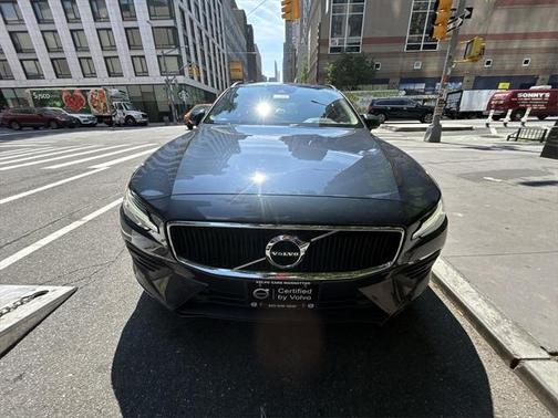 2020 Volvo V60 T6 Momentum