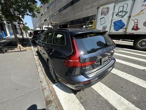 2020 Volvo V60 T6 Momentum