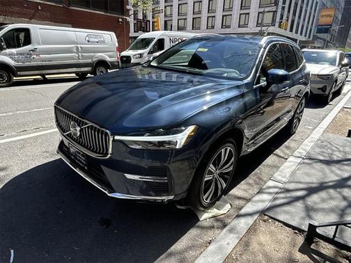 2022 Volvo XC60 B5 Inscription