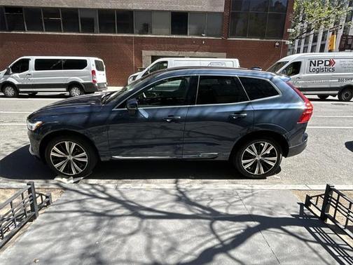 2022 Volvo XC60 B5 Inscription
