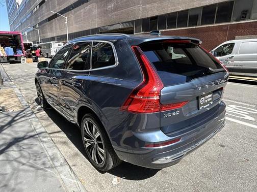 2022 Volvo XC60 B5 Inscription