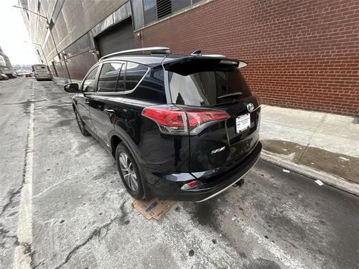 2017 Toyota RAV4 Hybrid XLE