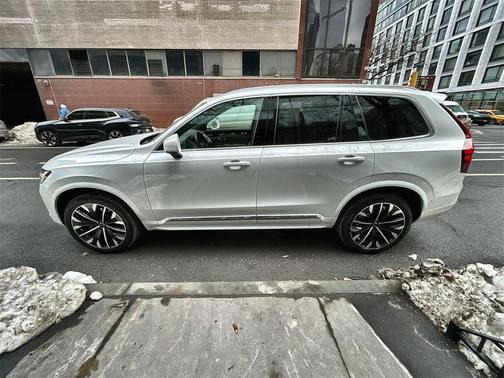 2026 Volvo XC90 Plus, B6 AWD Gas (mild hybrid), Gasoline, Bright, 7 Seats