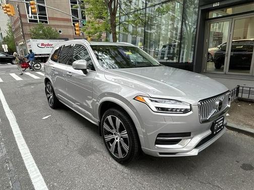 2024 Volvo XC90 Recharge Plug-In Hybrid T8 Ultimate Bright Theme 7-Seater