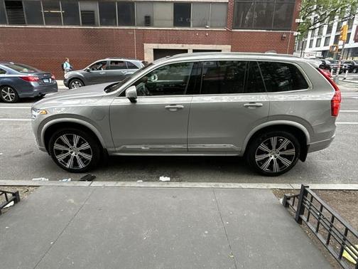 2024 Volvo XC90 Recharge Plug-In Hybrid T8 Ultimate Bright Theme 7-Seater