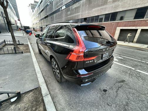 Black Stone 2023 Volvo XC60 B5 Plus Dark Theme