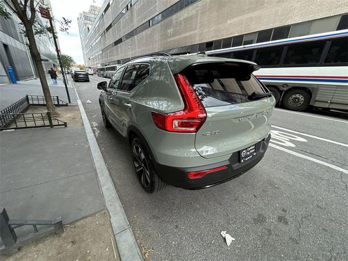 2023 Volvo XC40 B5 Plus Dark Theme