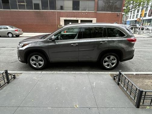 2017 Toyota Highlander Limited