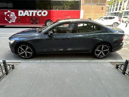 2024 Volvo S60 B5 Plus Dark Theme
