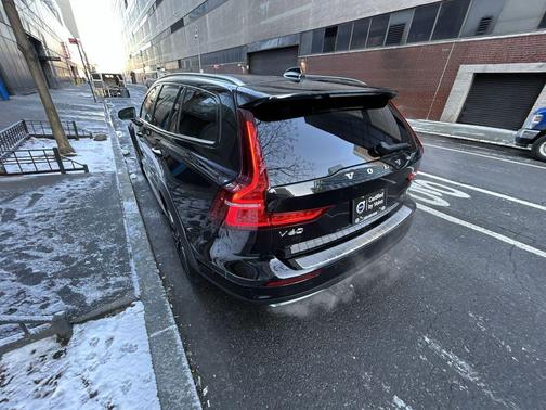 2023 Volvo V60 Cross Country B5 Ultimate