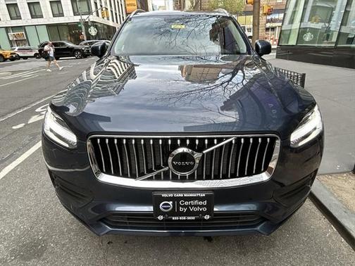 2022 Volvo XC90 T6 Momentum
