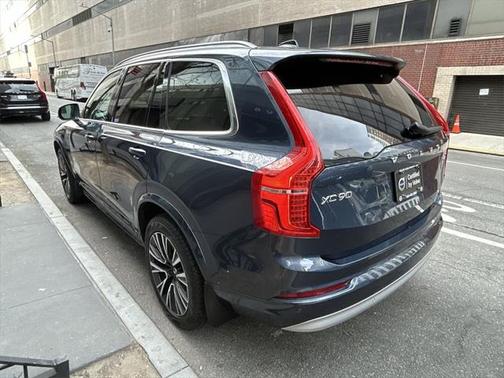2022 Volvo XC90 T6 Momentum
