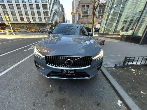 2023 Volvo XC60 B5 Plus Bright Theme
