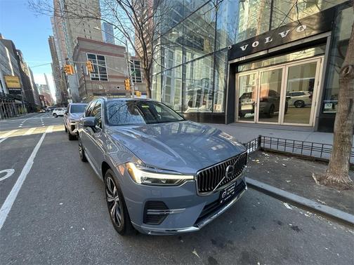 2023 Volvo XC60 B5 Plus Bright Theme