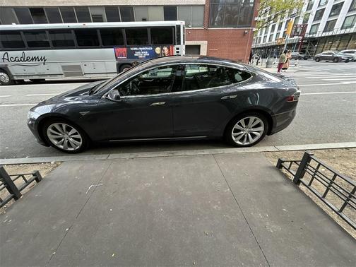 2016 Tesla Model S 90D