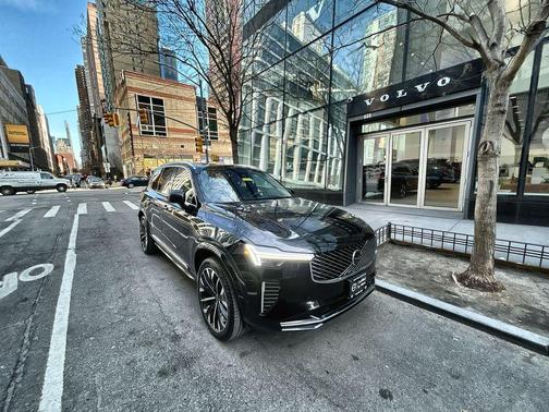 2025 Volvo XC90 B5 Plus 7-Seater