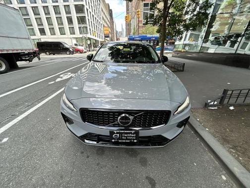 2025 Volvo S60 B5 Core