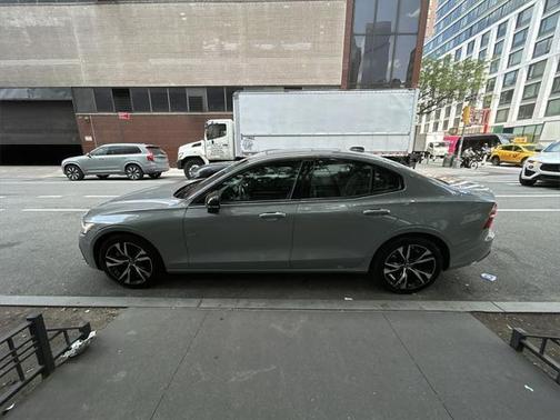 2025 Volvo S60 B5 Core