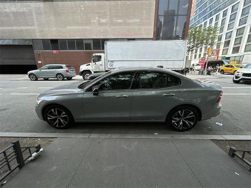 2025 Volvo S60 B5 Core