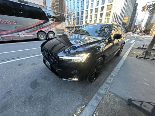 2024 Volvo XC60 B5 Ultimate Black Edition