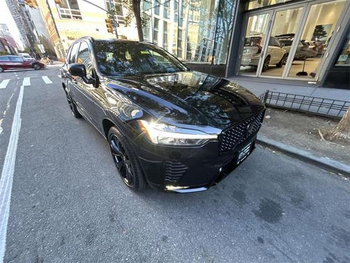 2024 Volvo XC60 B5 Ultimate Black Edition