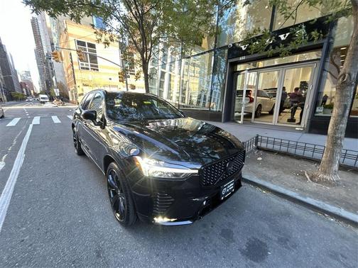 2024 Volvo XC60 B5 Ultimate Black Edition