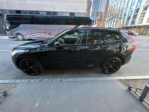 2024 Volvo XC60 B5 Ultimate Black Edition