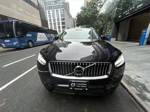 2022 Volvo XC90 T6 Momentum