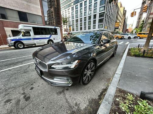 Platinum Grey Metallic 2022 Volvo S90 B6 Inscription