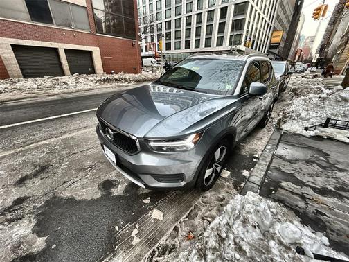 2019 Volvo XC40 T5 Momentum