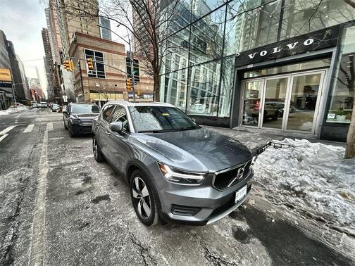 2019 Volvo XC40 T5 Momentum