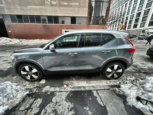 2019 Volvo XC40 T5 Momentum