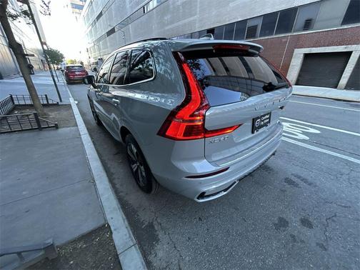 2025 Volvo XC60 Plug-In Hybrid T8 Plus