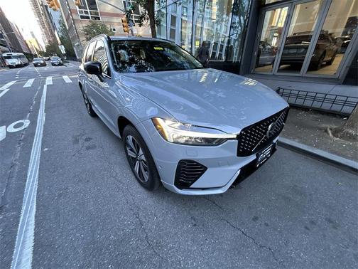 2025 Volvo XC60 Plug-In Hybrid T8 Plus