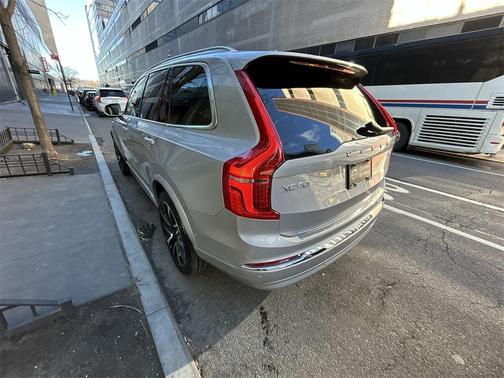 2023 Volvo XC90 B5 Plus