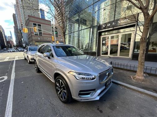 2023 Volvo XC90 B5 Plus