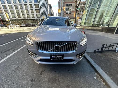 2023 Volvo XC90 B5 Plus