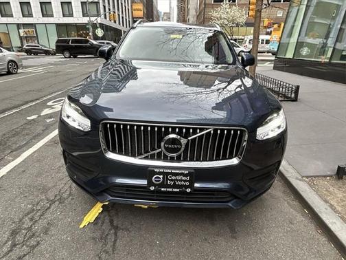 2022 Volvo XC90 T6 Momentum