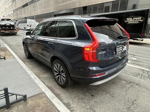 2022 Volvo XC90 T6 Momentum