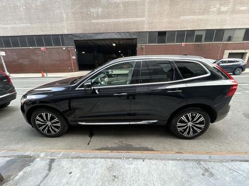 2022 Volvo XC60 B5 Inscription