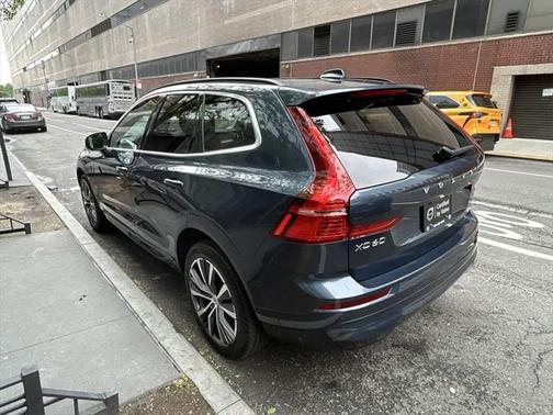 2022 Volvo XC60 B5 Momentum