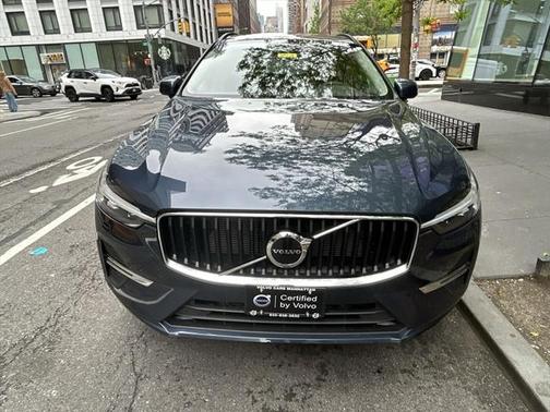 2022 Volvo XC60 B5 Momentum