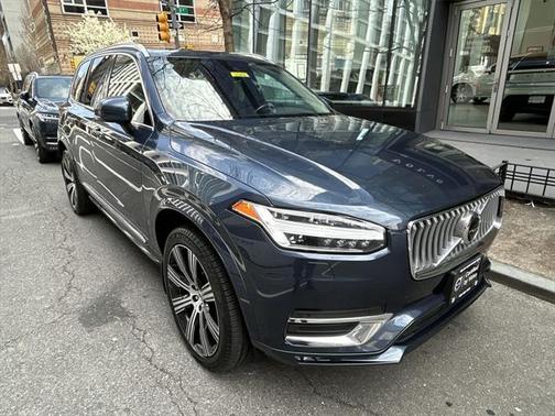 2022 Volvo XC90 T6 Inscription