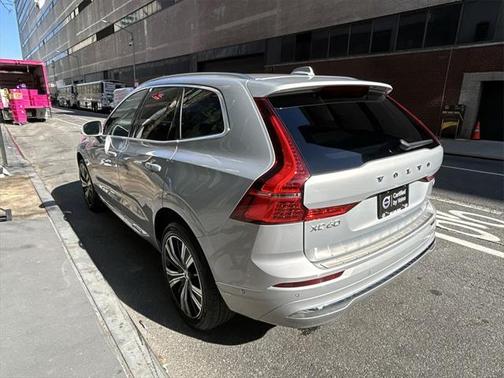 2023 Volvo XC60 Recharge Plug-In Hybrid T8 Plus Bright Theme
