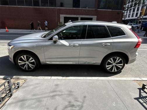2023 Volvo XC60 Recharge Plug-In Hybrid T8 Plus Bright Theme