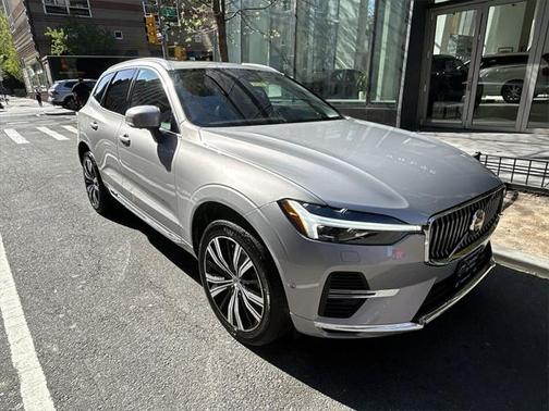 2023 Volvo XC60 Recharge Plug-In Hybrid T8 Plus Bright Theme