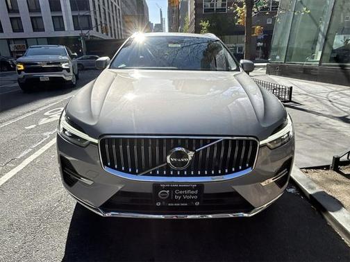 2023 Volvo XC60 Recharge Plug-In Hybrid T8 Plus Bright Theme