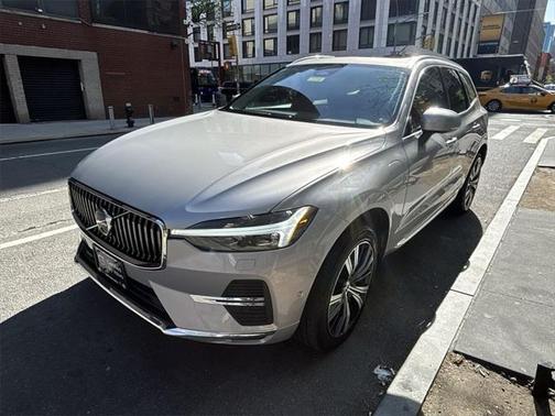 2023 Volvo XC60 Recharge Plug-In Hybrid T8 Plus Bright Theme