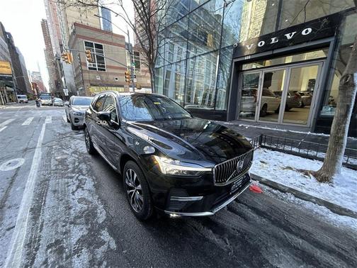 2023 Volvo XC60 B5 Plus Bright Theme