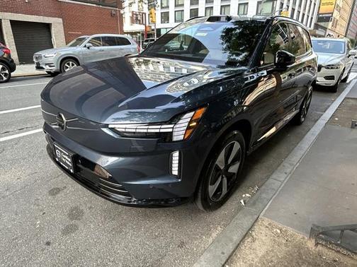 2025 Volvo EX90 Twin Motor Plus